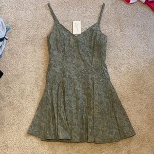 NWT Elegant Green Floral Dress